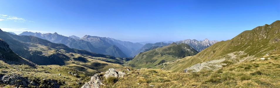 Da sx, Torretta e Becco, poi Arera, Spondone e Menna; a dx Secco, Pegherolo, Cavallo, Cavallino